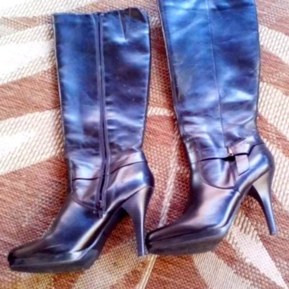 Worthington Women's knee high heeled boots